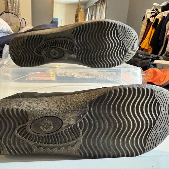 Earth Spirit Black Leather Slip-Ons - Picture 4 of 5